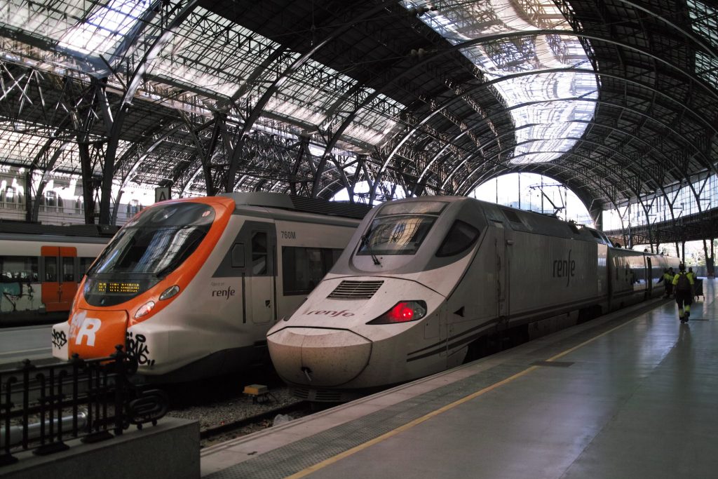 High-speed Renfe Class 102 “El Pato” train at Barcelona Estació de França, front view showing duck-bill nose and station platform.